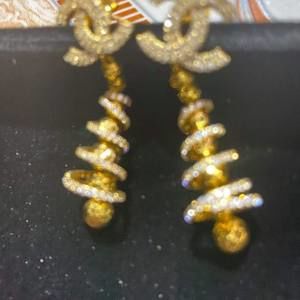 Meet your Posher, Hoa phong